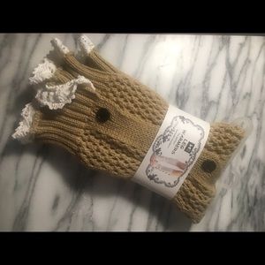 NWT One Size Light Brown Ivory Lace Open Knit Button Detail Leg Warmers
